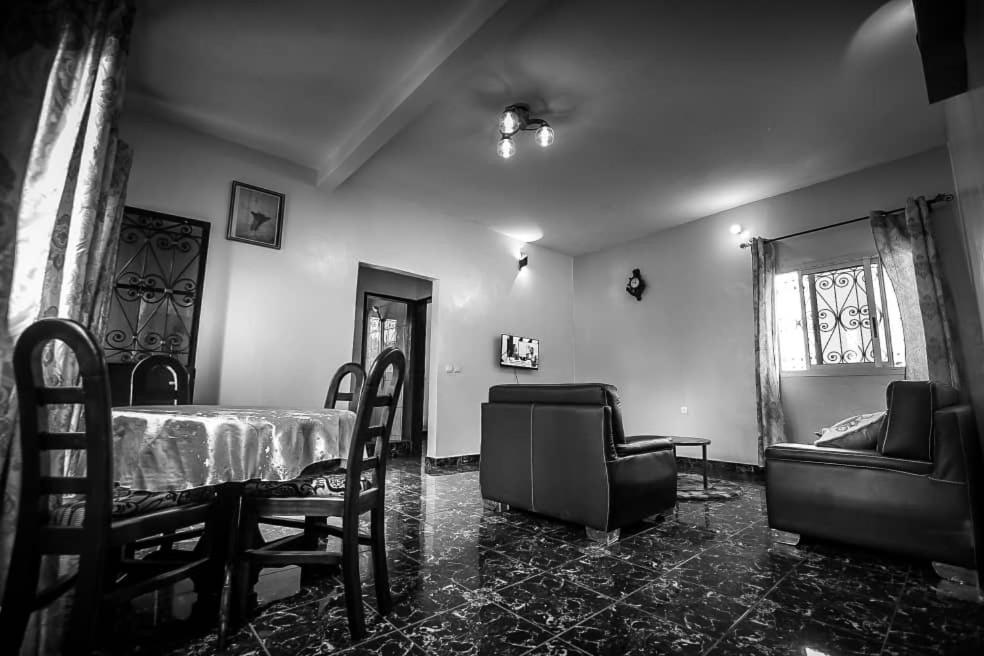 Appartements Neuf De Haut Standing Dm & Ng A Bafoussam Kültér fotó