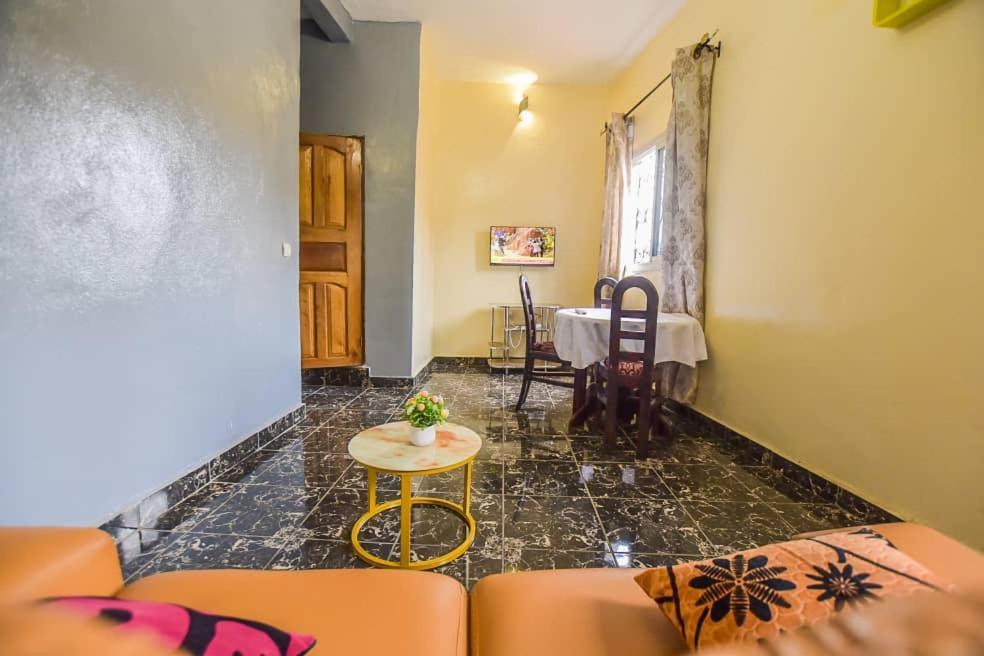 Appartements Neuf De Haut Standing Dm & Ng A Bafoussam Kültér fotó